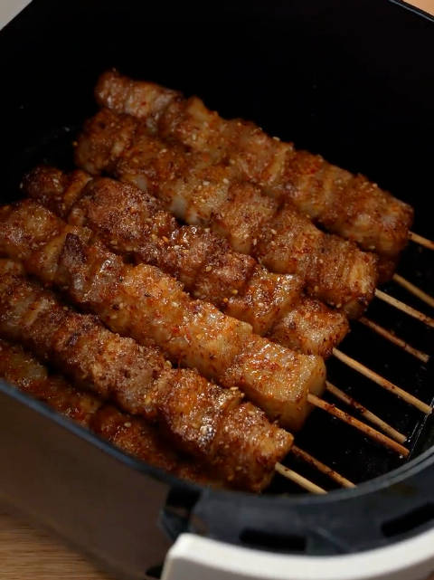每天下班回家一定得来一顿烤五花肉串呀!让没有空气炸锅的羡慕去呗!