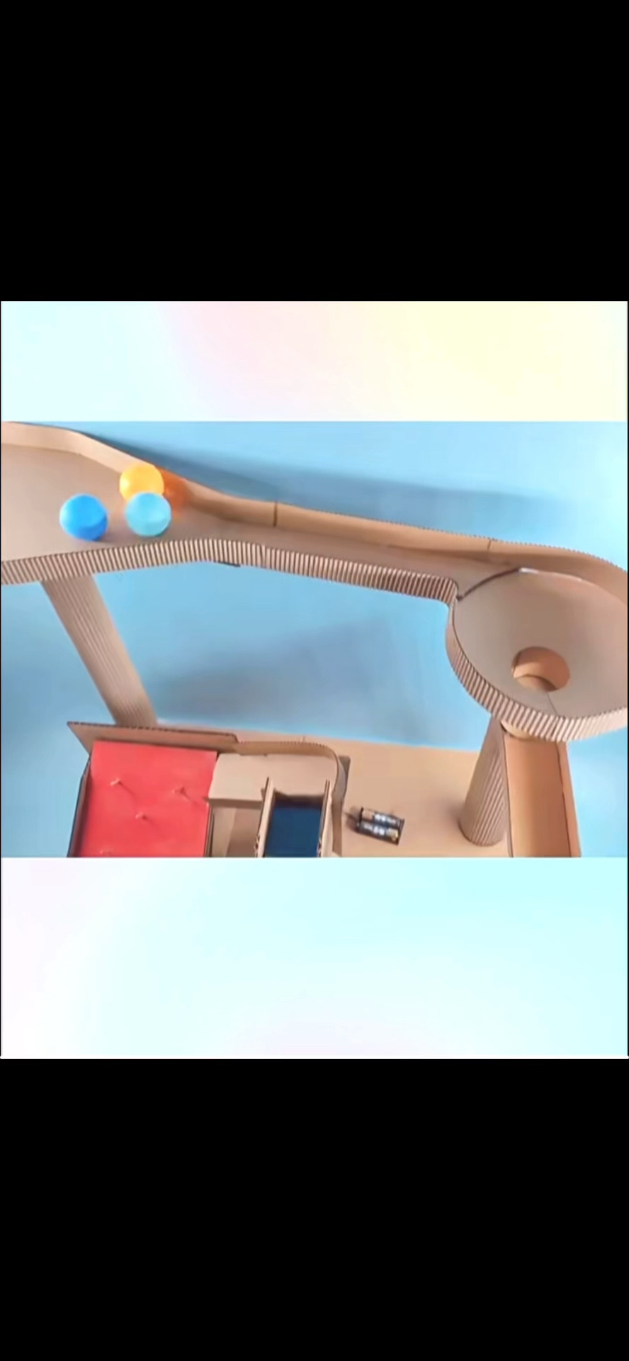 学校科技创客节作品～瓦楞纸乒乓球过山车