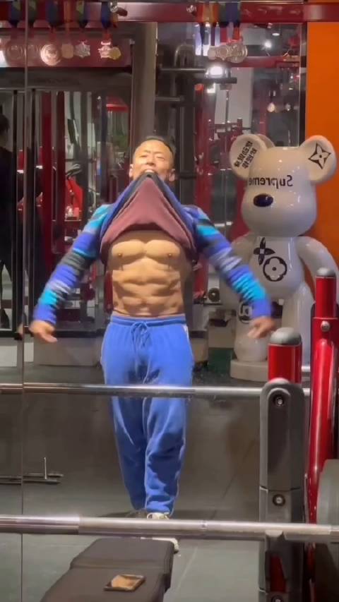 肌肉大叔这腹肌打浪厉害了微博户外运动节