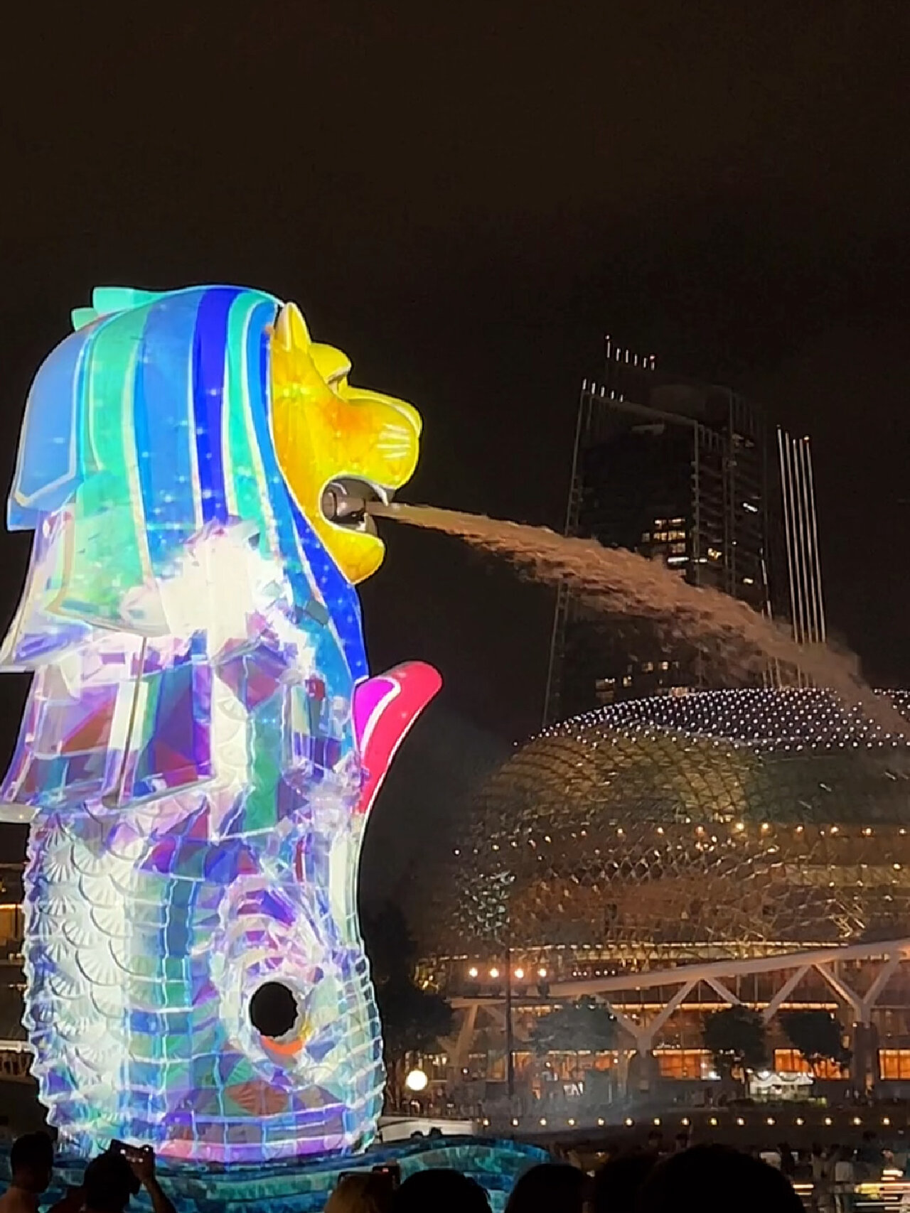 新加坡|51岁的鱼尾狮变装秀怪美的