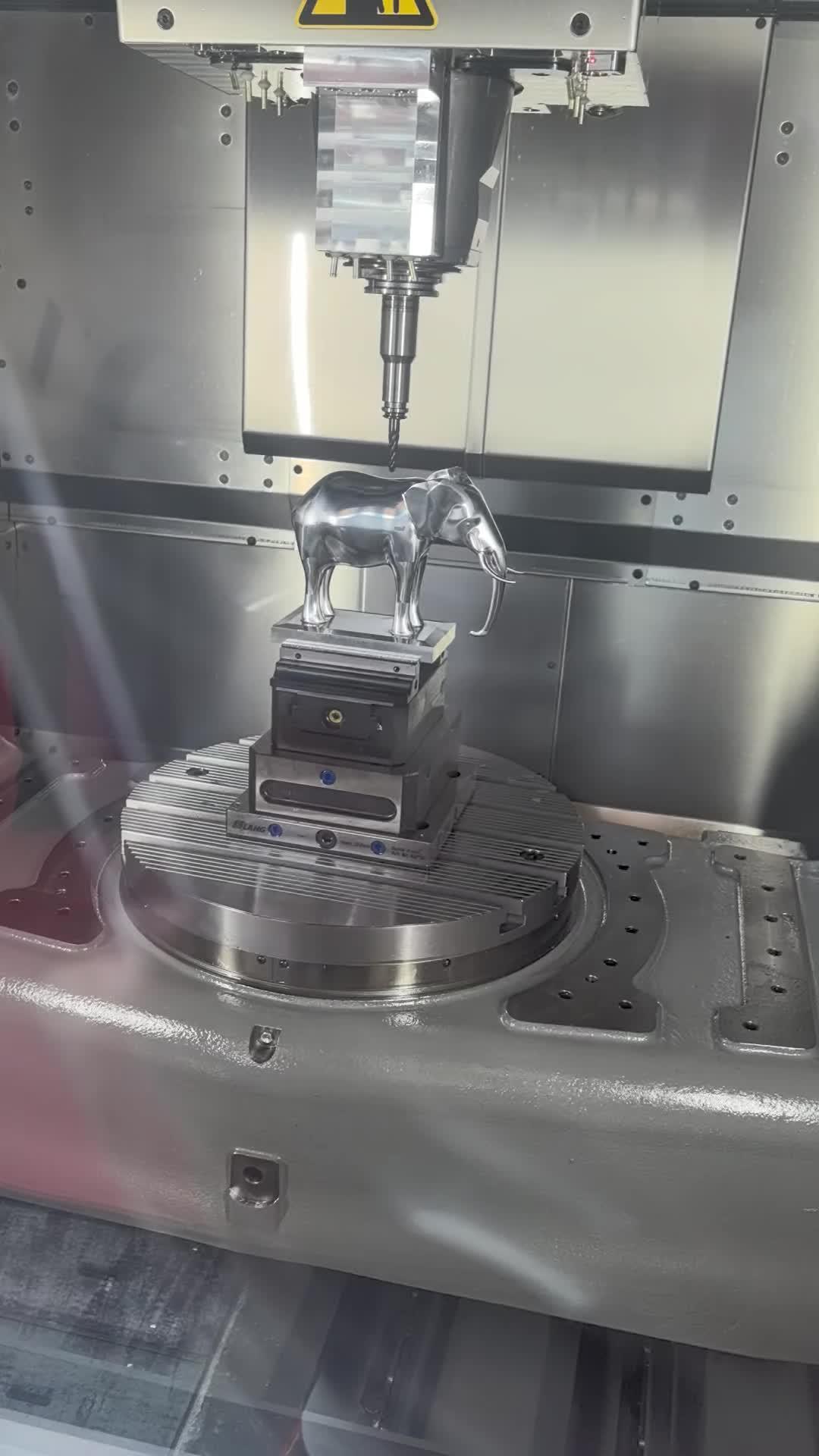 智能制造 精密机械加工 设备 五轴加工