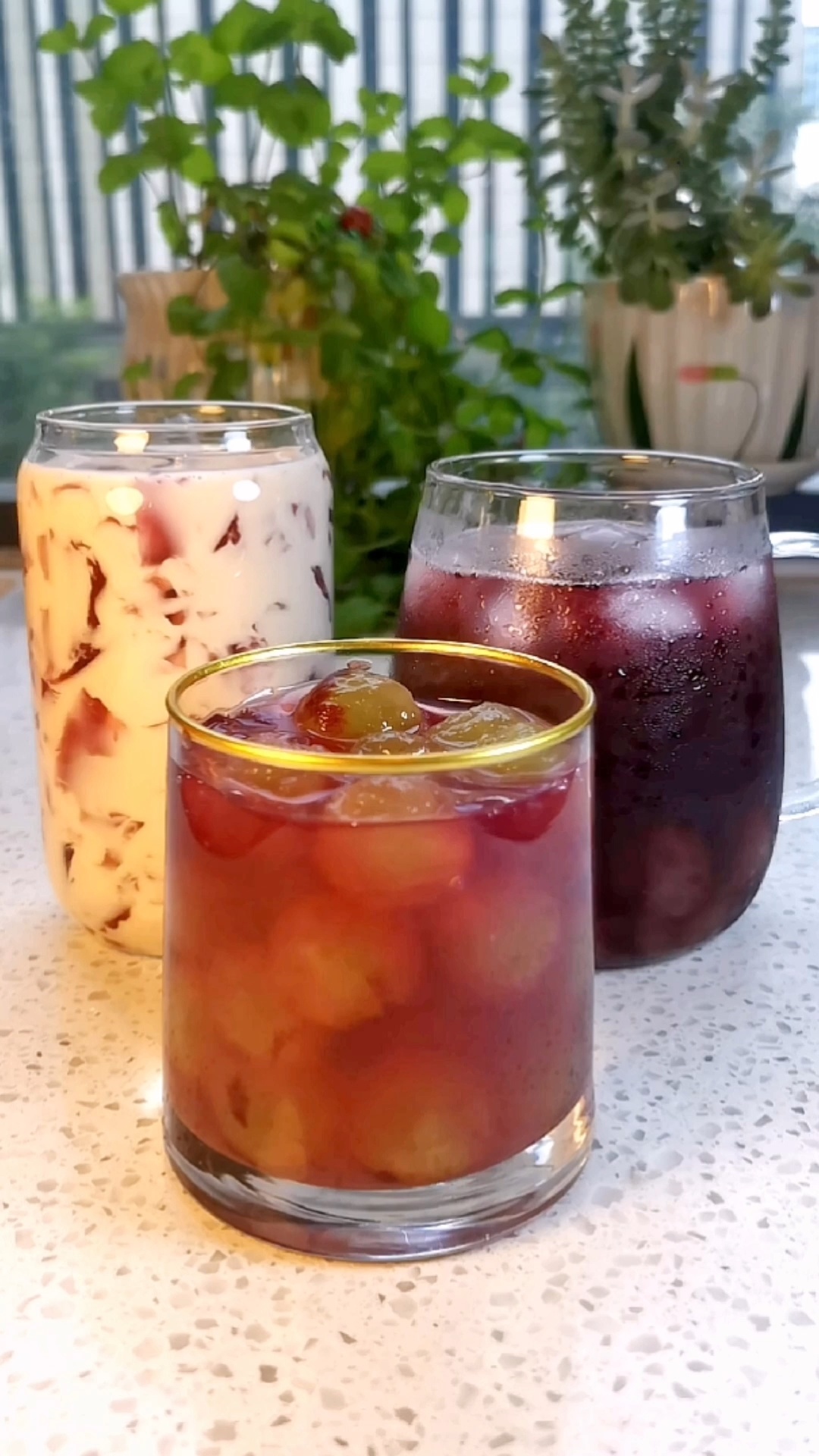 有手就会做的三款简单葡萄饮品