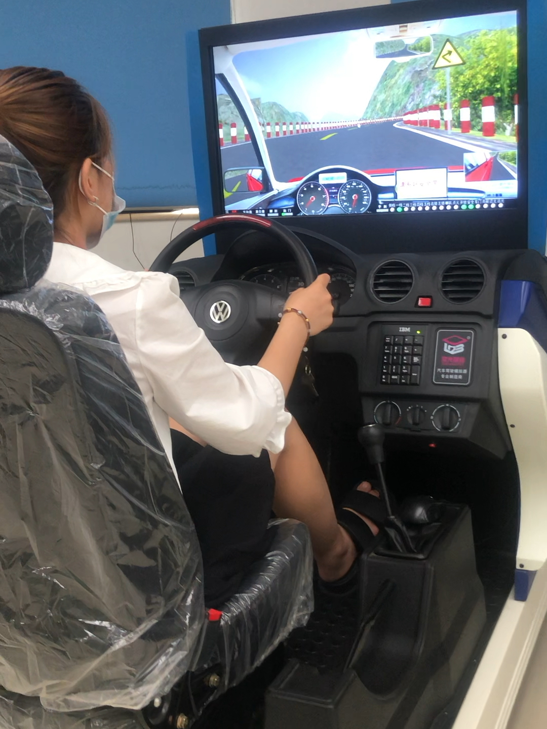 单屏汽车驾驶模拟器模拟学车开车练车