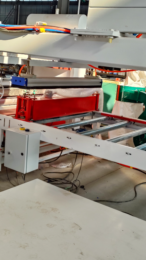 铝蜂窝板复合设备三聚氰胺面贴面机热熔胶平贴机厂家铝箔纸复合机-度