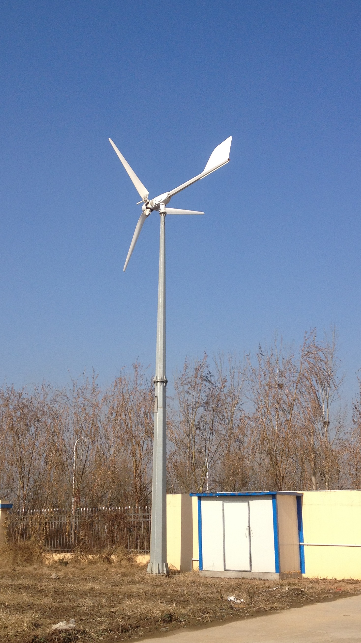 草原安装3千瓦小型家用风力发电机解决牧民用电-度小视