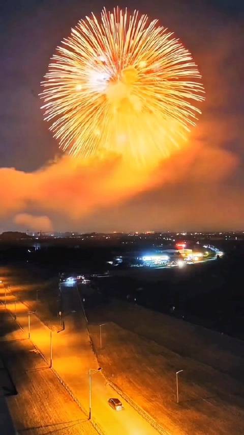 天女散花 烟花再美也只是一瞬间 最美的天空 村里最靓的仔
