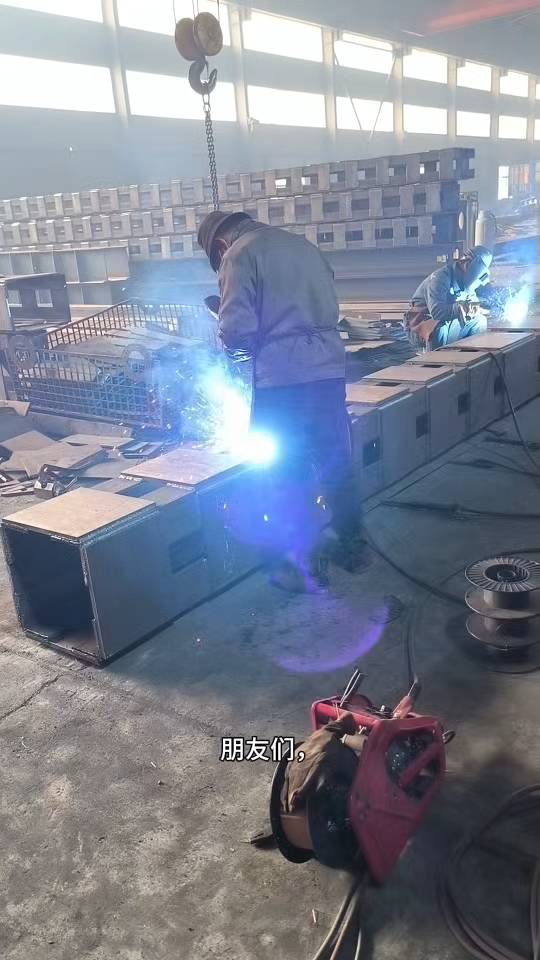 地铁基坑用钢格构柱加工焊接方法