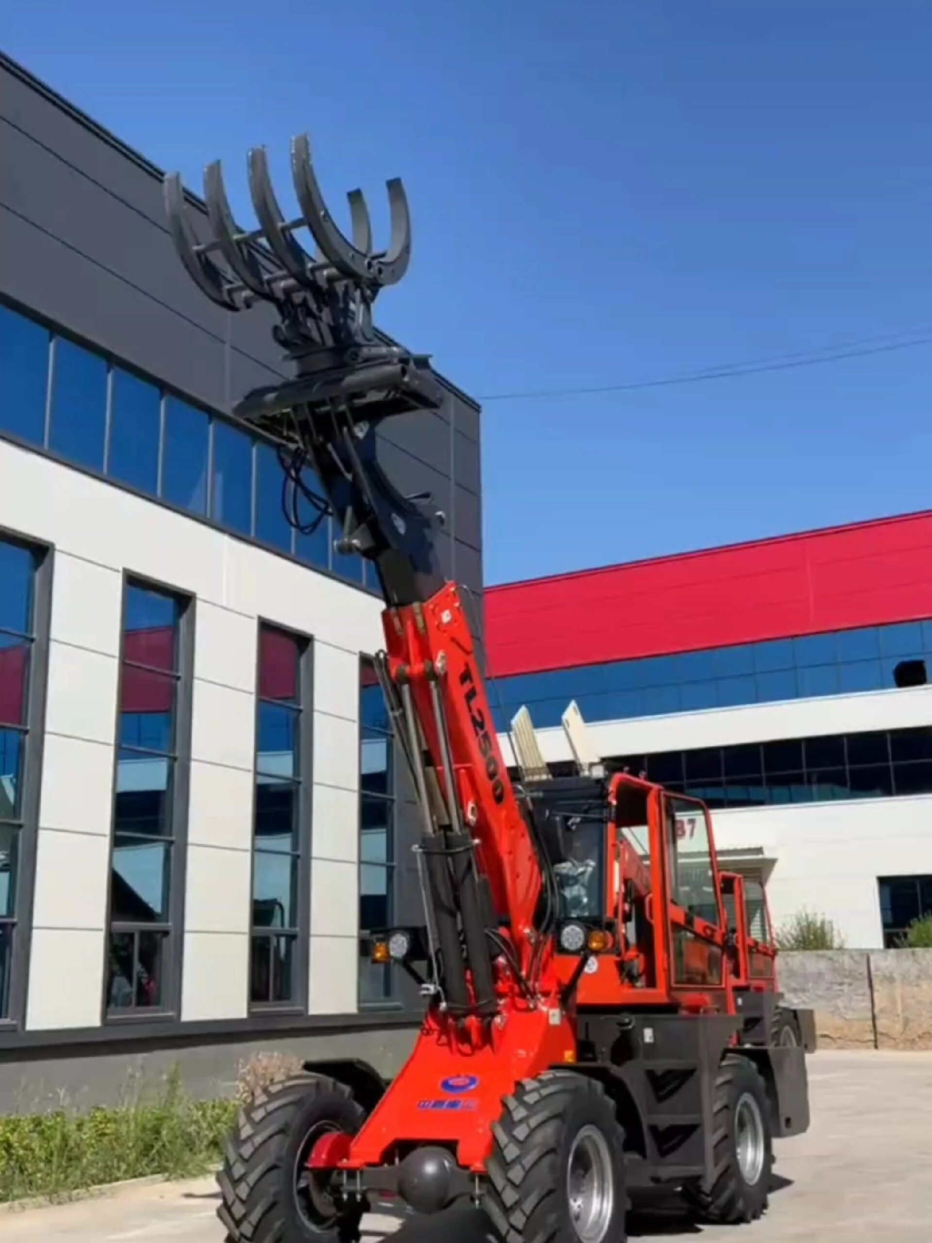 多功能伸缩臂装载机带旋转抓木机 抱夹