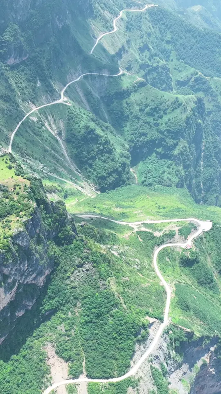 禄劝的路,老司机听了都两腿发软,这样的绝壁天路你是否敢来挑战