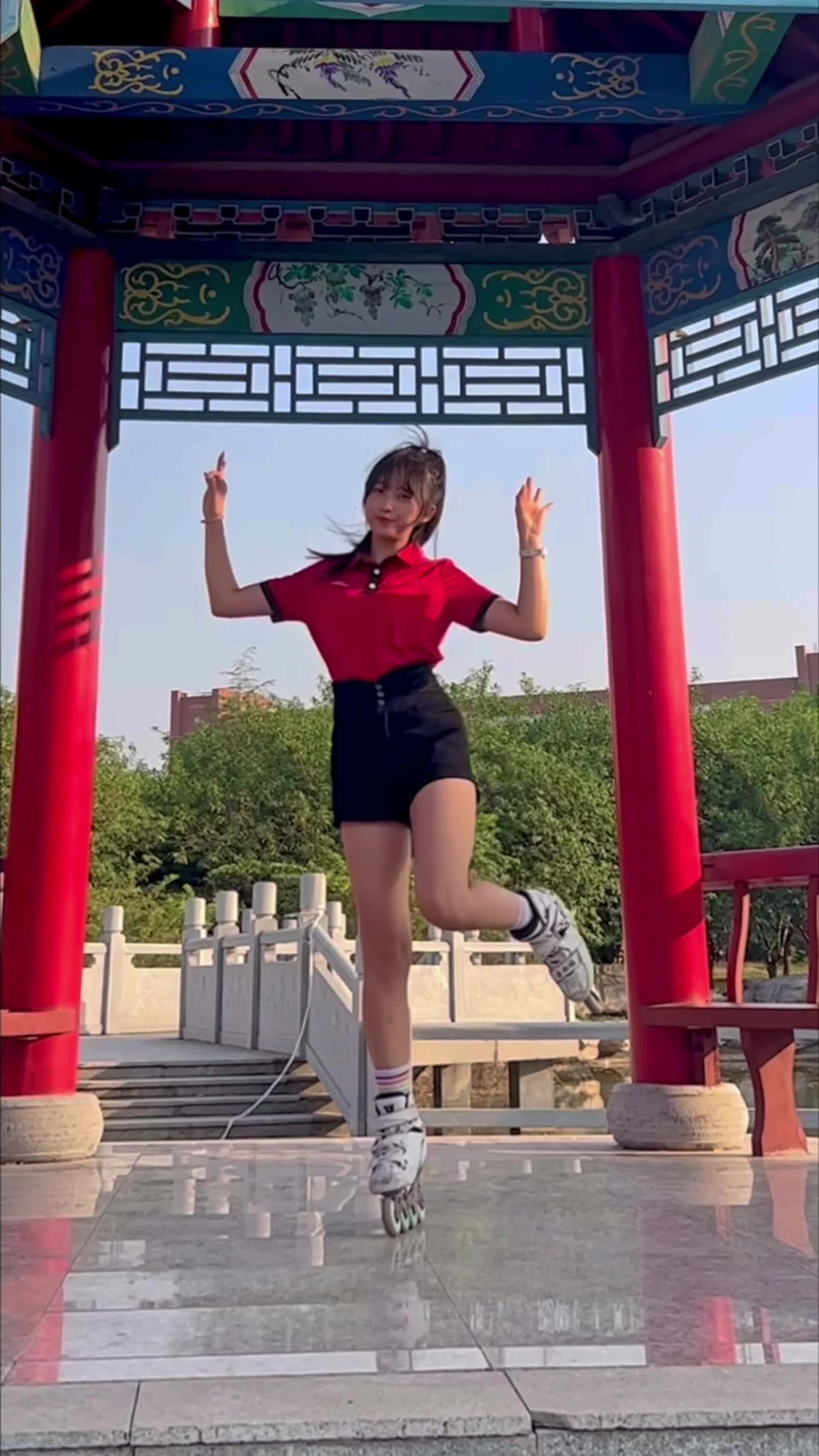 听说,练轮滑的女生腿都是这样的