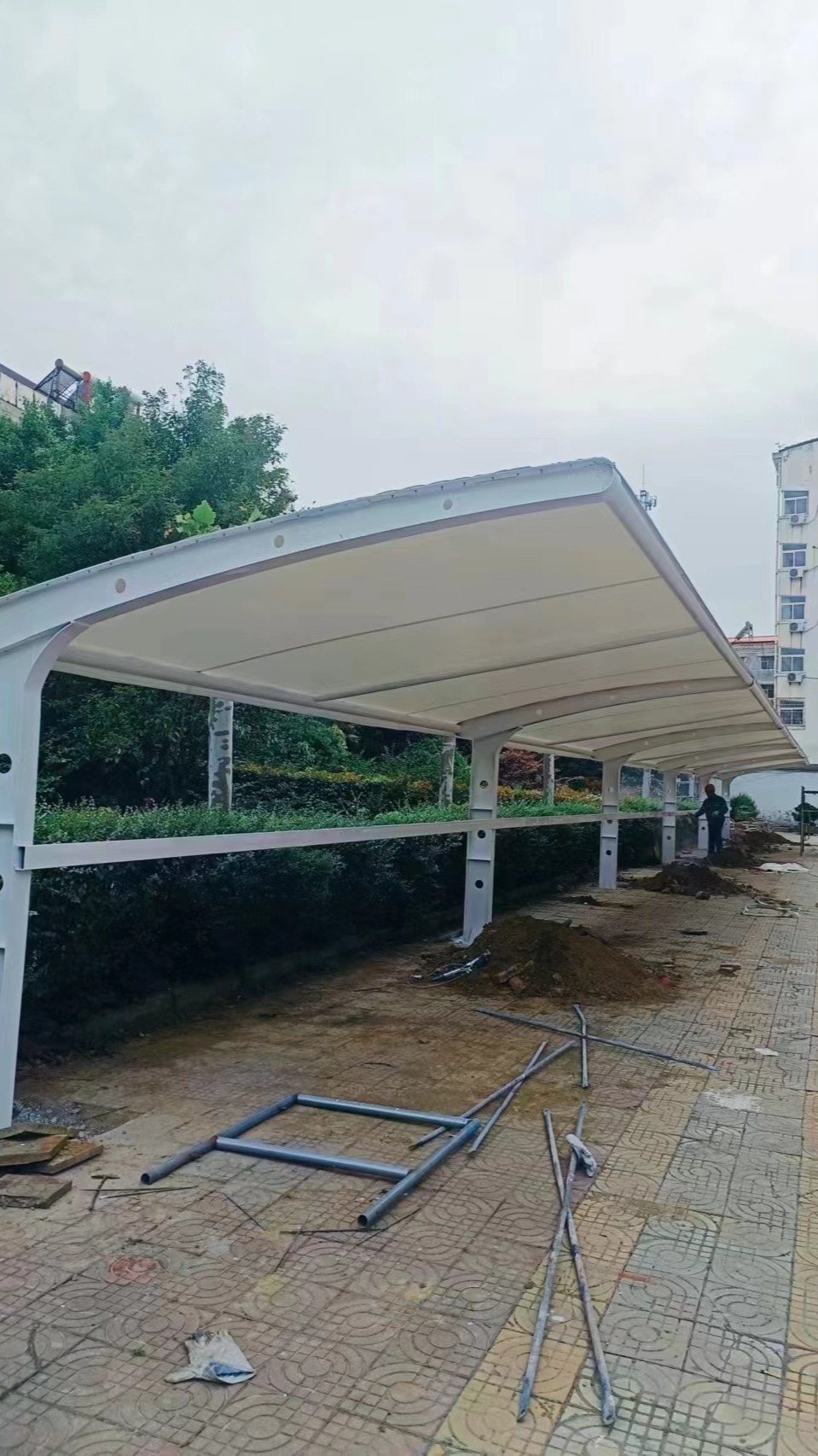 膜结构汽车充电桩遮阳棚 小区7字型停车棚 上门安装