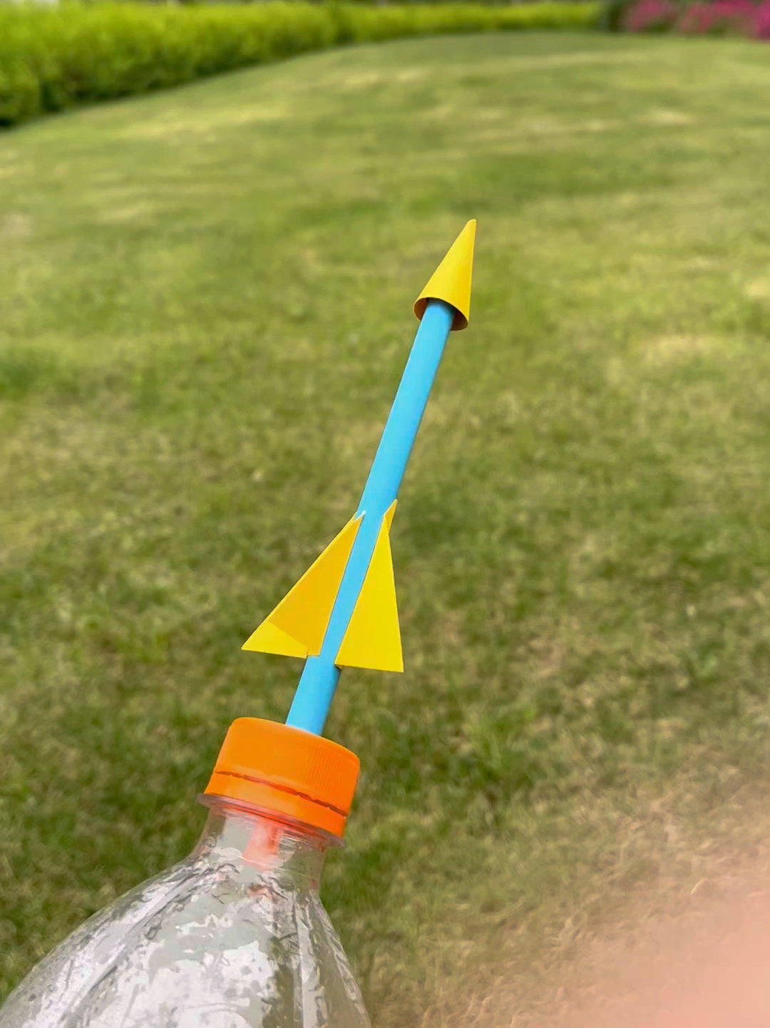 饮料瓶不要丢,做一个超好玩的火箭发射器