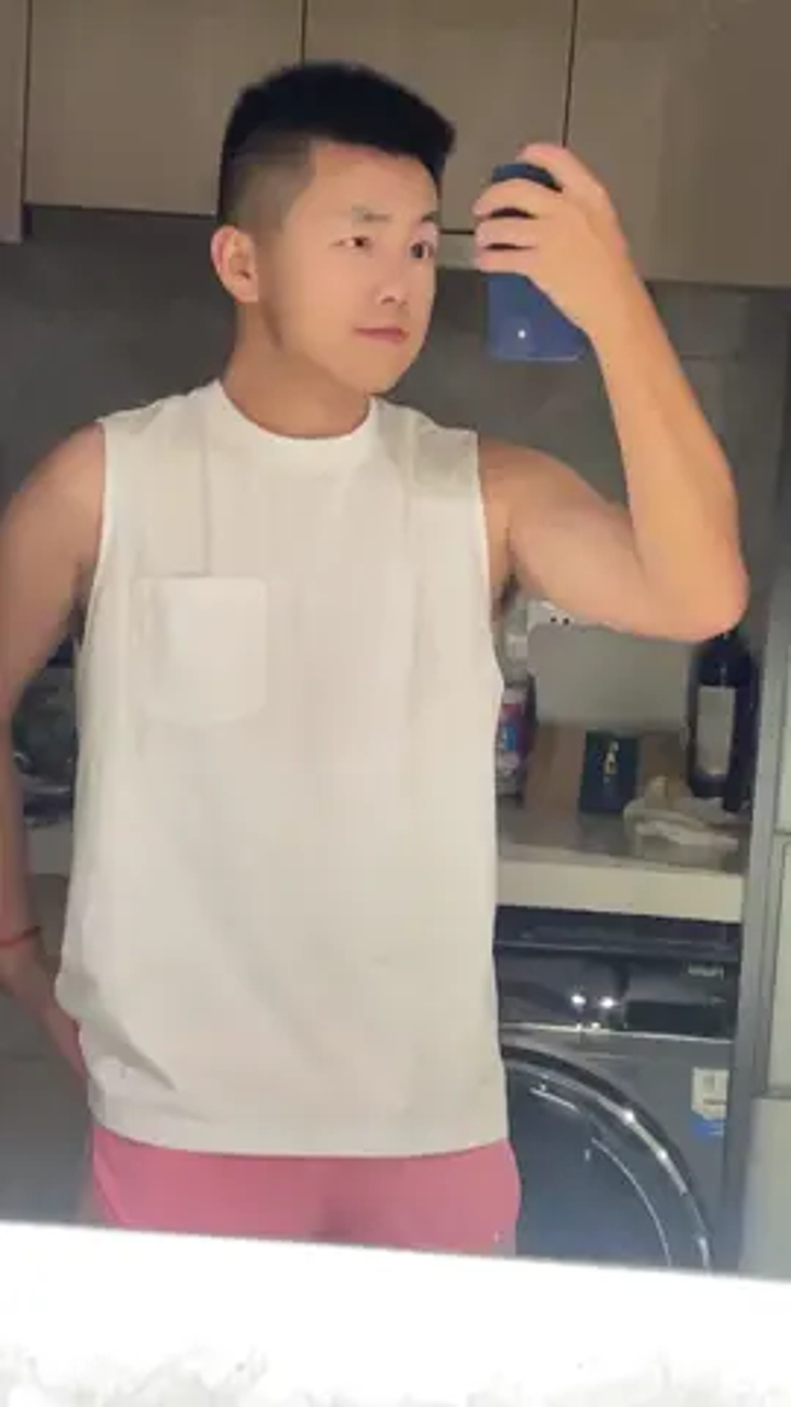 天气冷了,注意加衣啊!人间仔仔