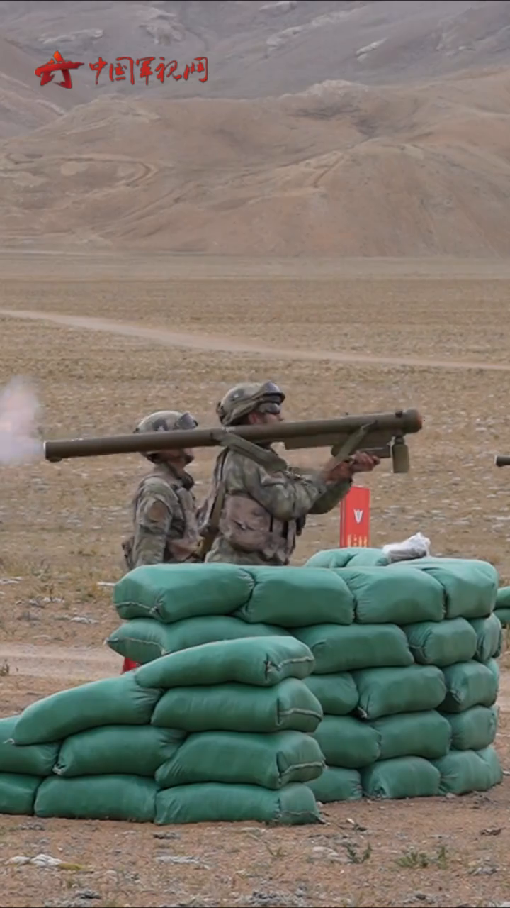 精准打击!看单兵防空导弹成功击毁目标