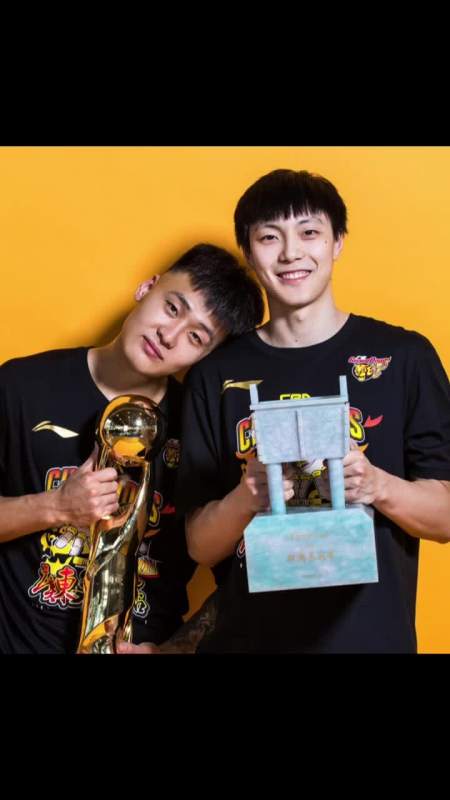 胡明轩赵睿分别当选南北区票王也是顶峰相见了