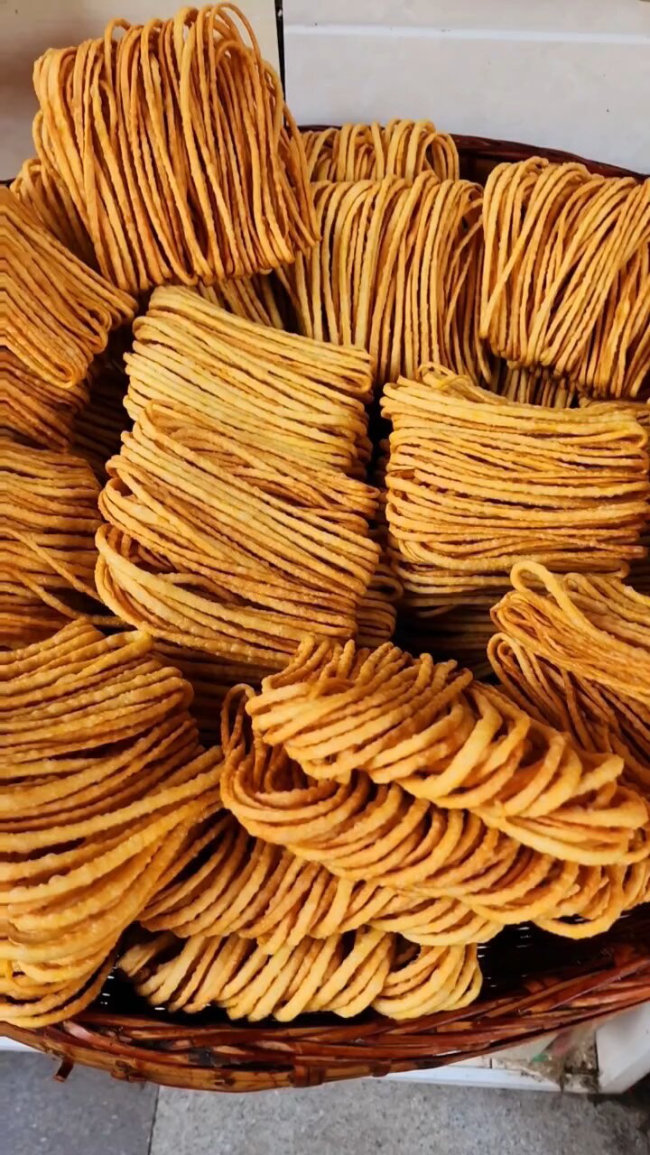 阆中古城特色美食——油茶馓子