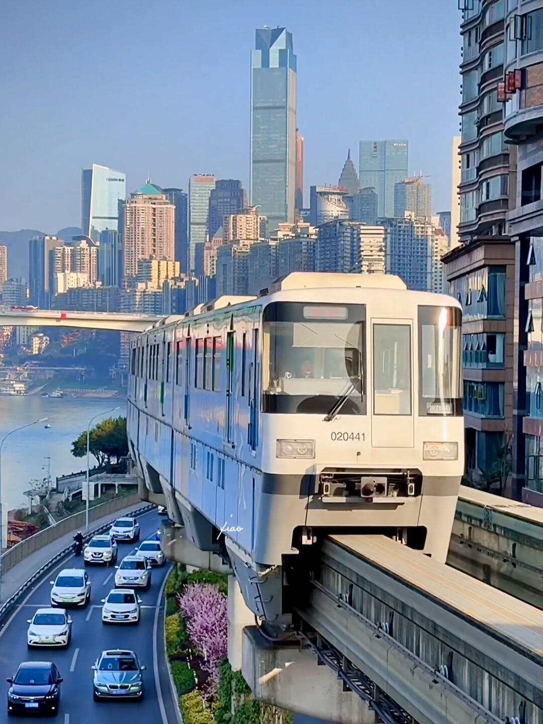 重庆轻轨2号线不可错过的美景