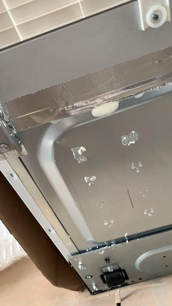 新购冰箱底部正常吗?