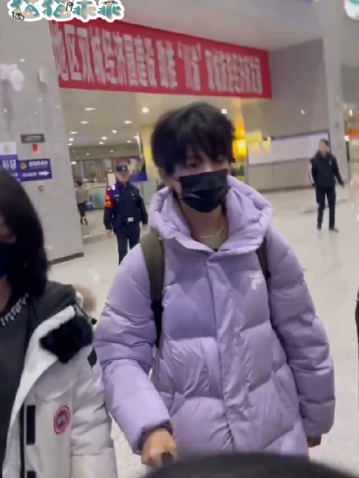 如果再看你一眼张奕然爆改王橹杰疯狂男粉