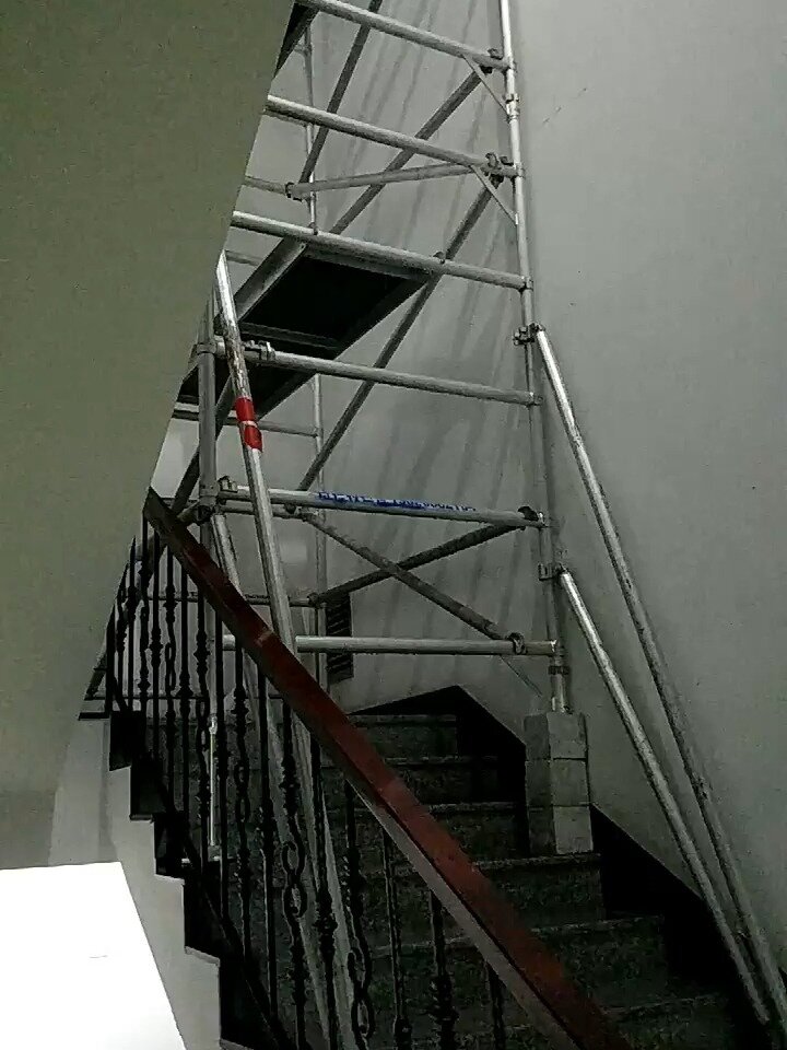 室内楼梯铝合金脚手架出租搭建现场施工视频