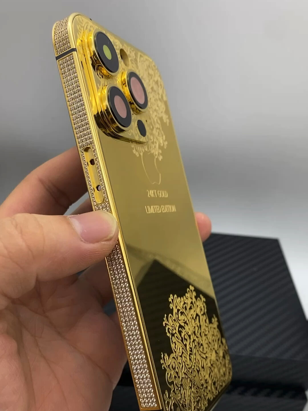 iphone14pro 24k迪拜巴洛克花纹镶钻黄金版