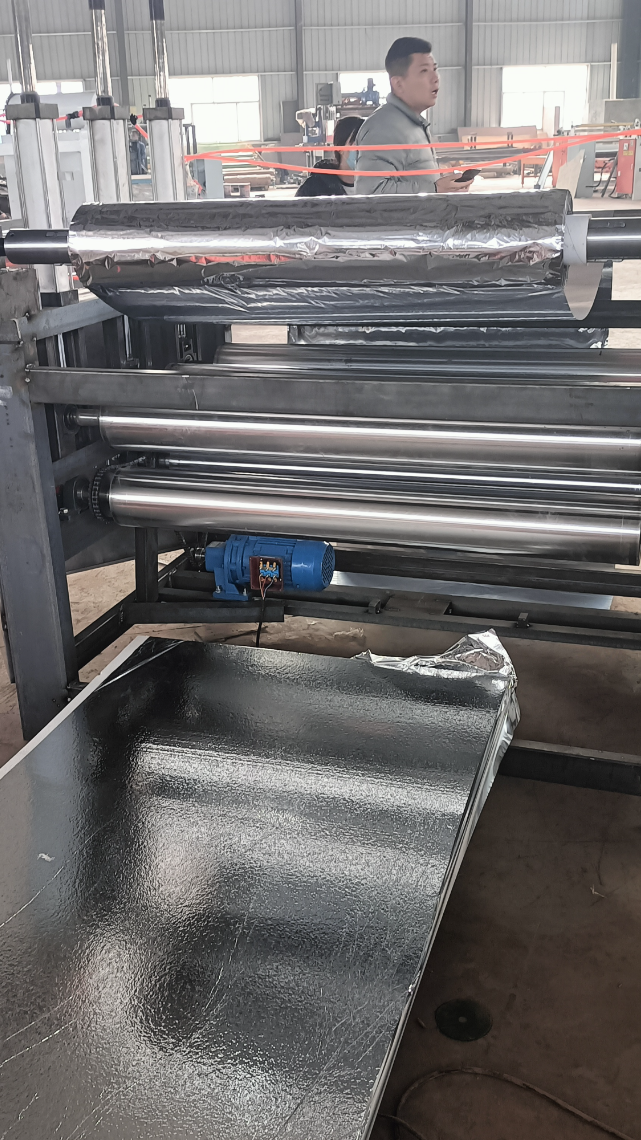 镀铝膜铝箔膜平贴机 eva珍珠棉贴膜机 泡沫板辊加热贴膜机