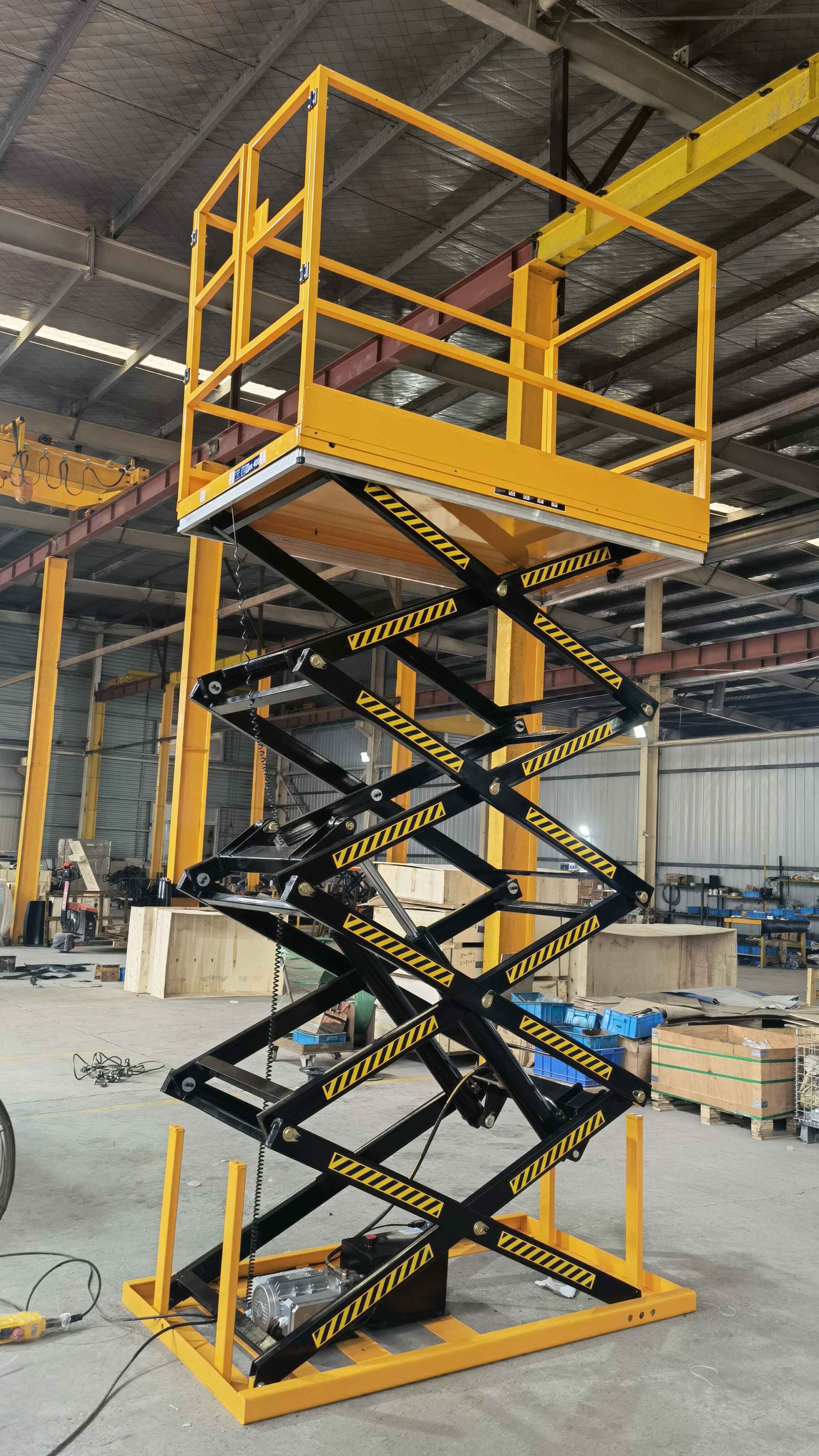 带护栏固定剪叉升降台 上降视频