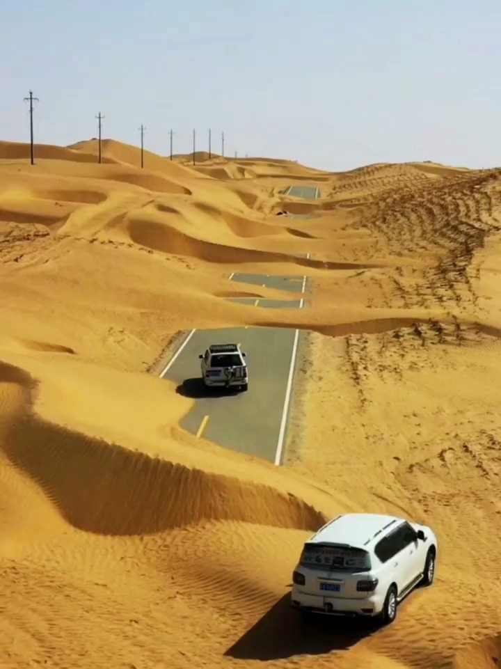 塔克拉玛干沙漠公路