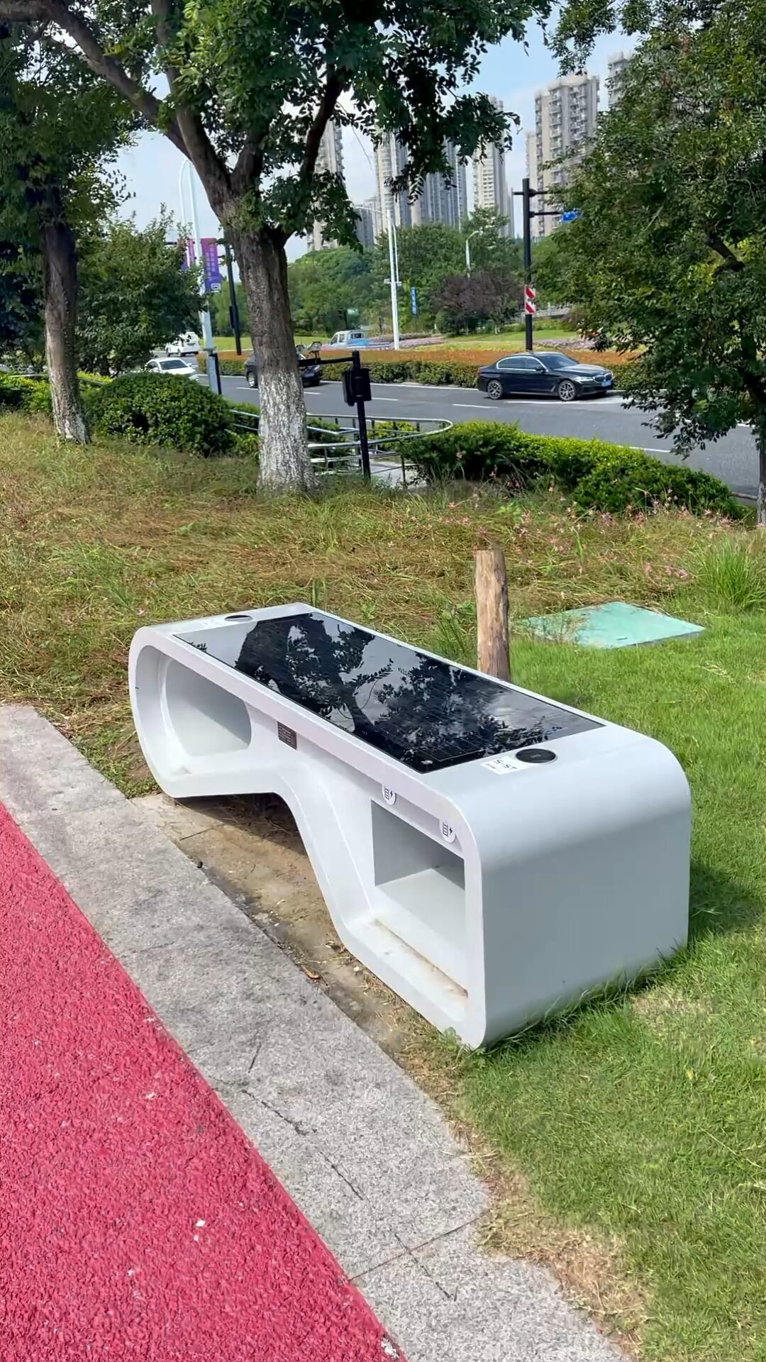 杭州为了亚运有多拼!公共座椅可以无线充啦