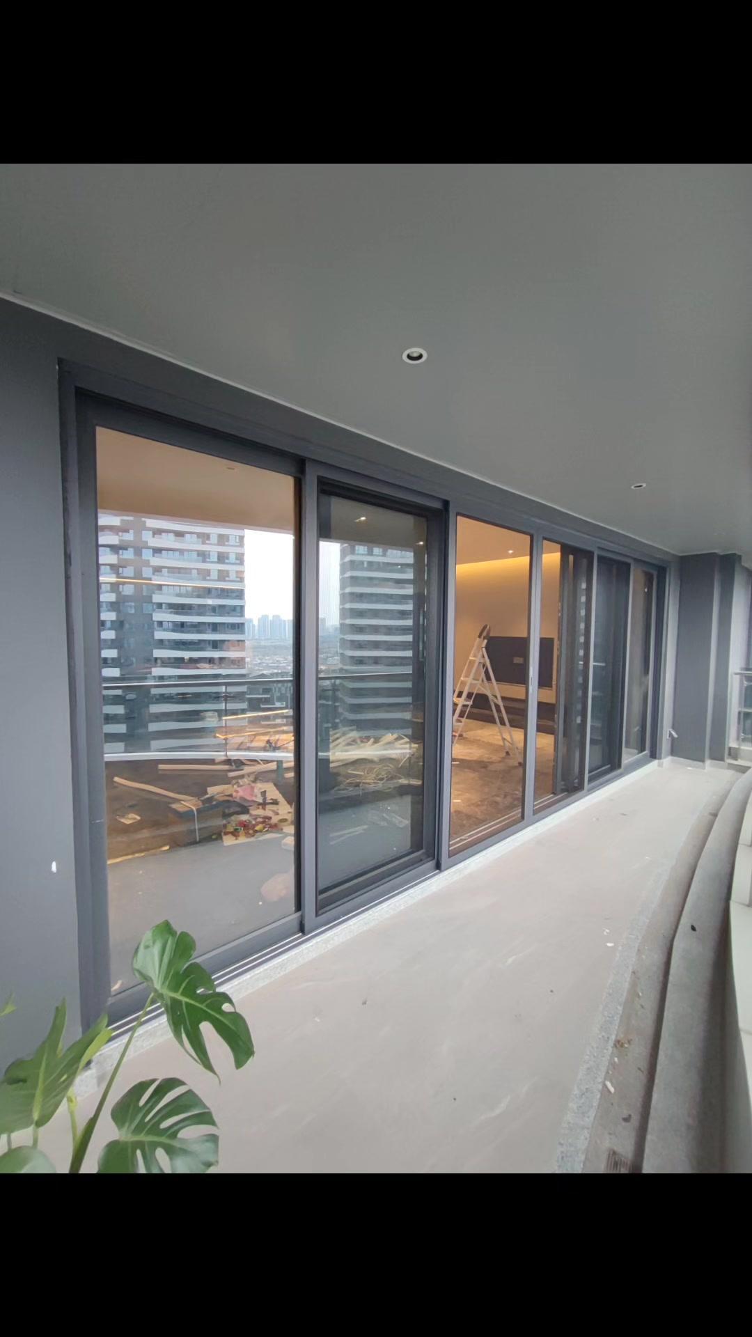 比窗户还贵的纱门来了 6米大阳台高清网推拉纱门 效果相当巴适 高端