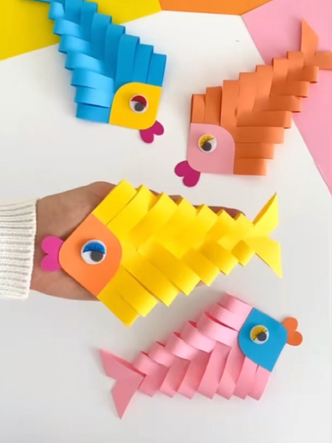 一张卡纸教你做漂亮的小彩鱼