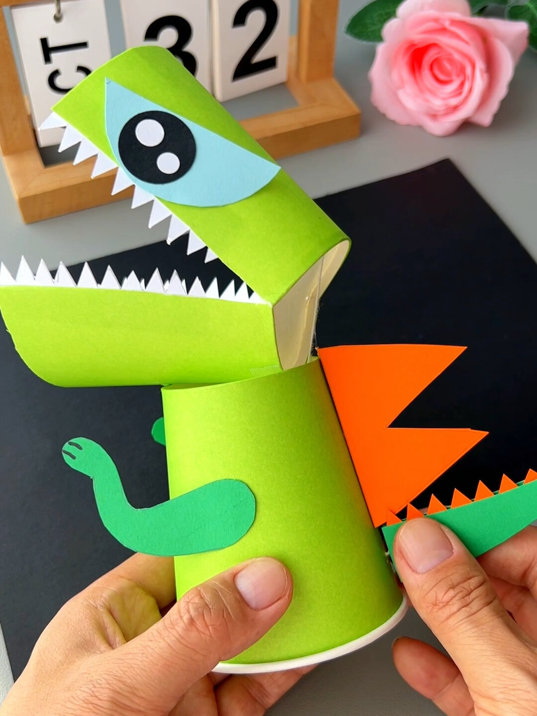 纸杯手工大嘴怪