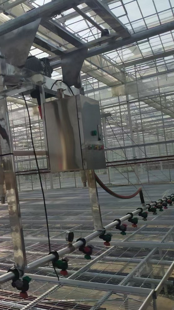 薄膜连栋温室大棚移动喷灌机