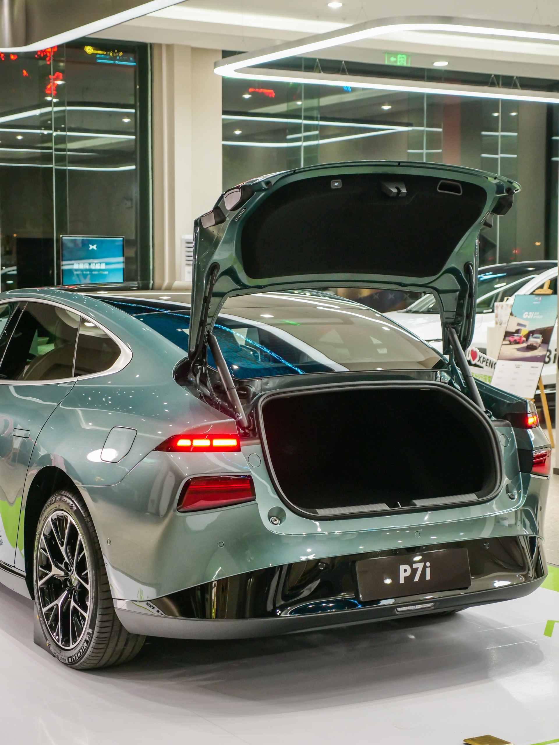 小鹏p7i的几种后备箱打开方式