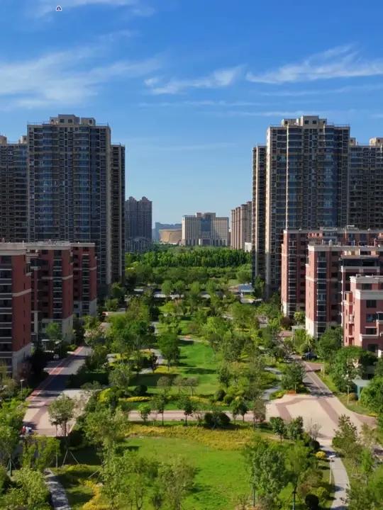 交通:周边公交线路较多,1 公里内有多个公交站点,如金沙大道中华路口