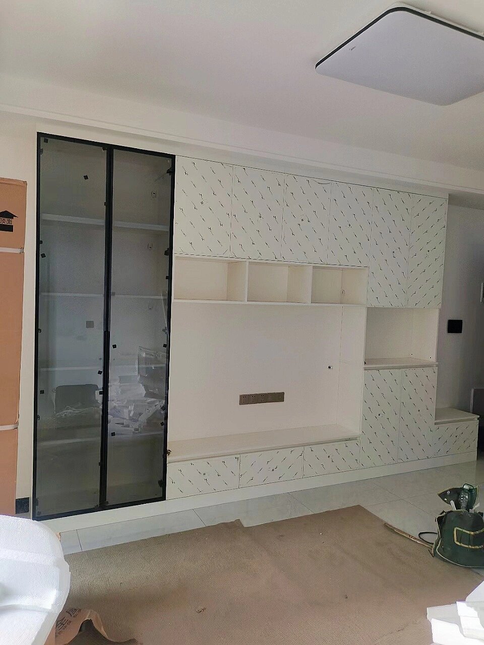 肤感天鹅白柜门 多层板天使白柜体