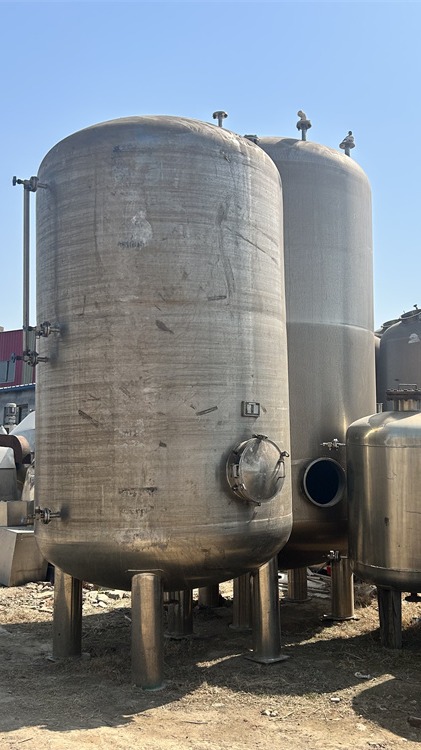 15立方不锈钢储罐厚度4风头6