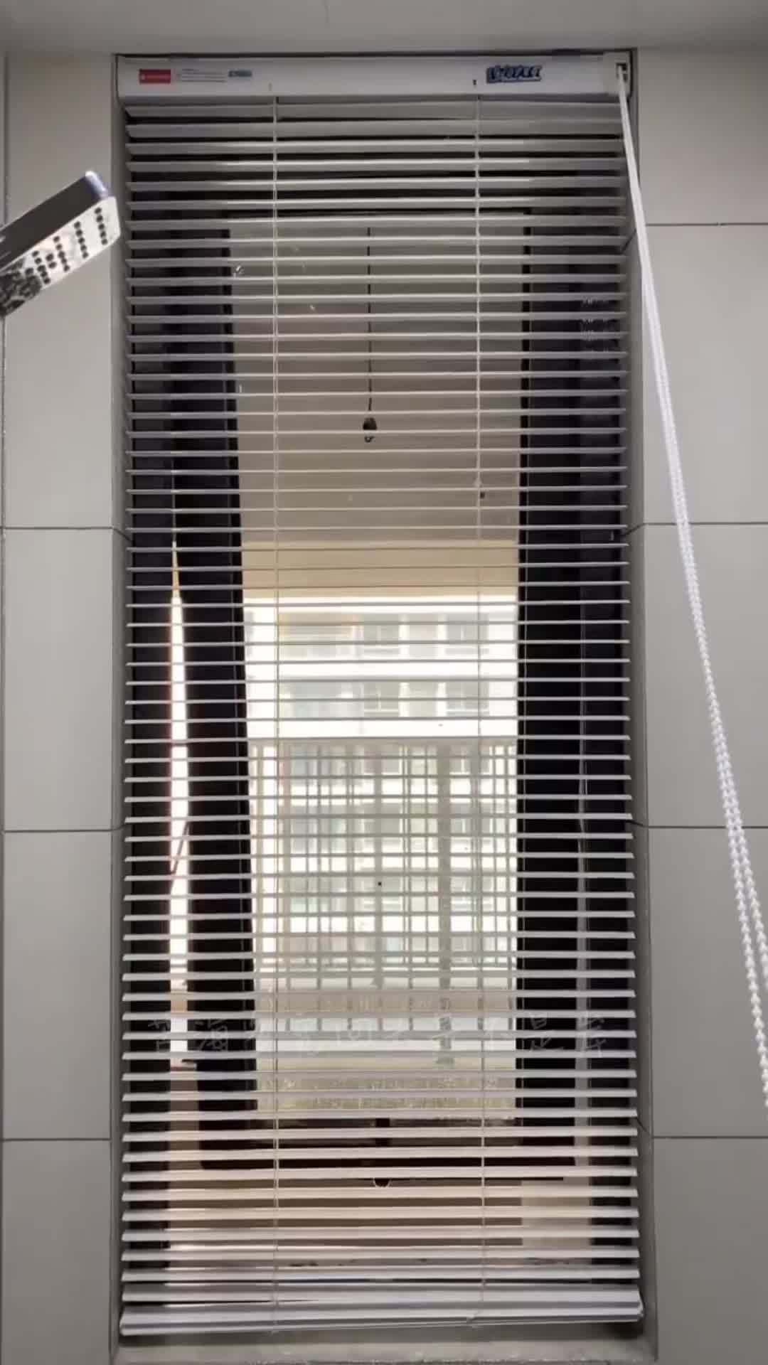 卫生间装百叶窗帘比柔纱帘好看还私密办公室居家都可以使用铝百叶帘