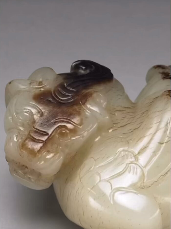 台北故宫博物院藏汉代玉辟邪,牛毛纹绝了!