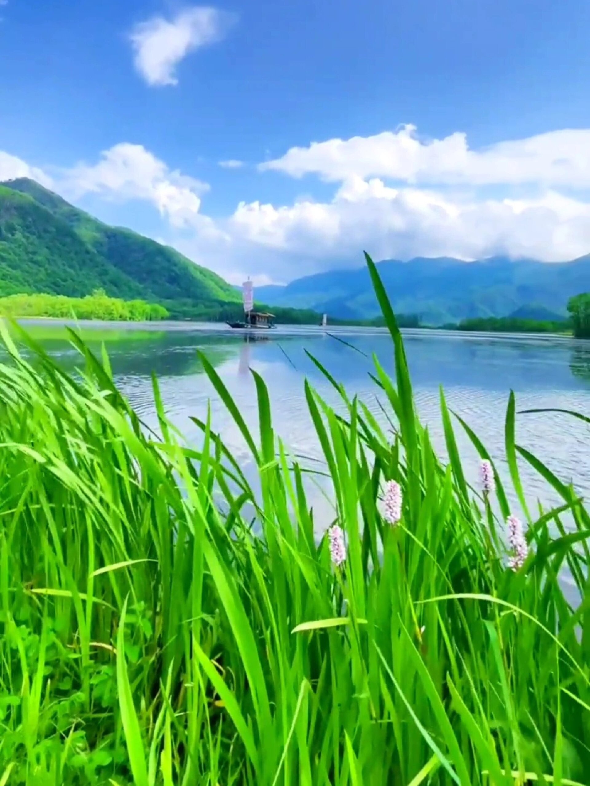 蓝天白云青山绿水,风景美如画