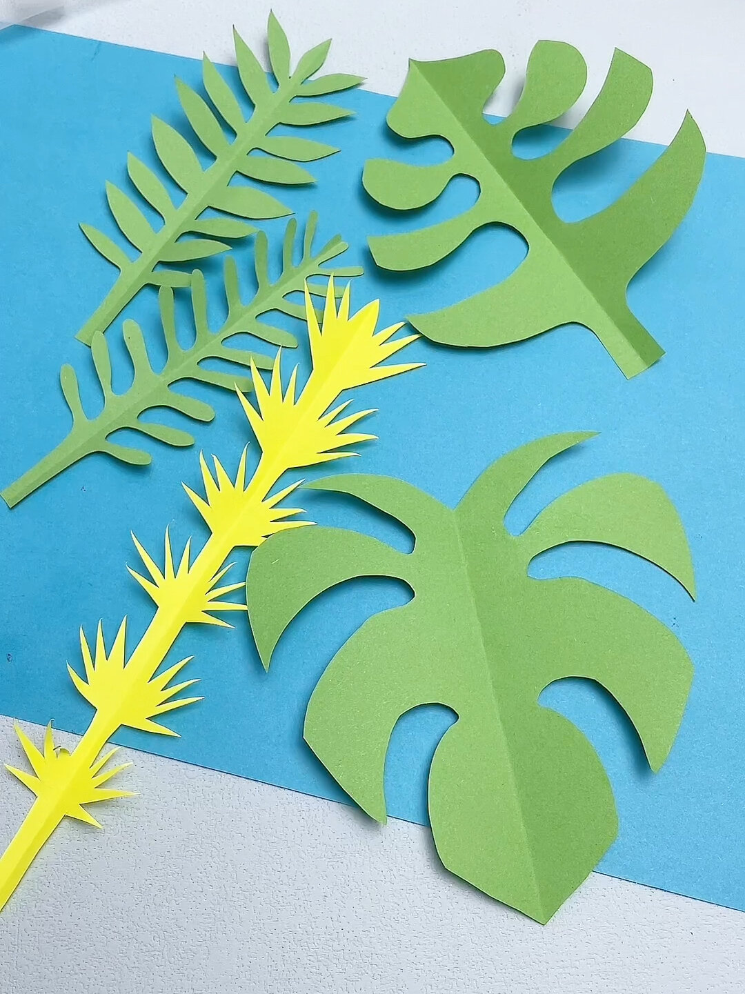 四片叶子剪纸折法图片