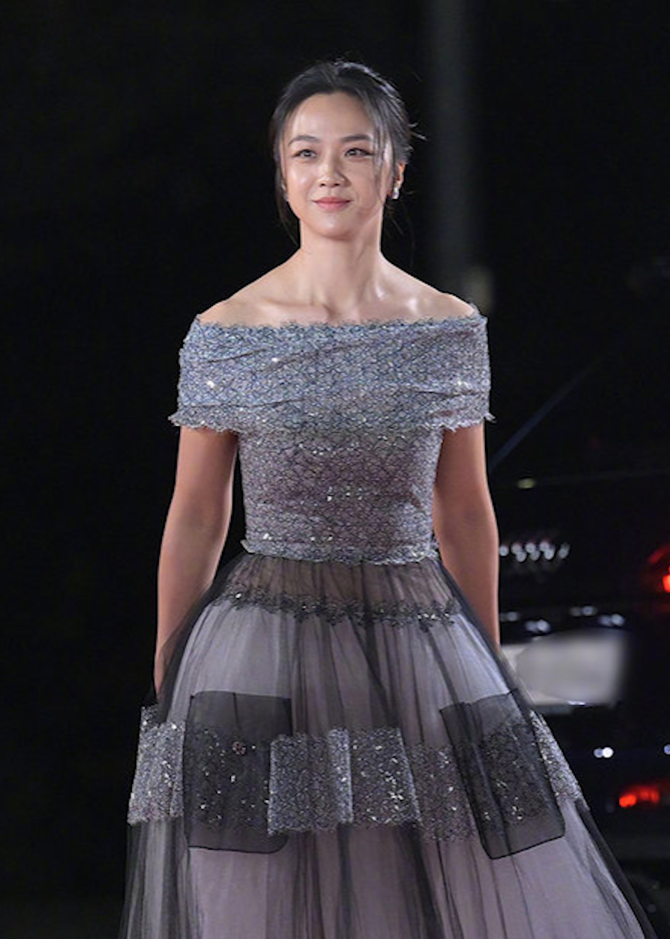 汤唯亮相第43届韩国电影青龙奖红毯,将凭《分手的决心》角逐影后-度小