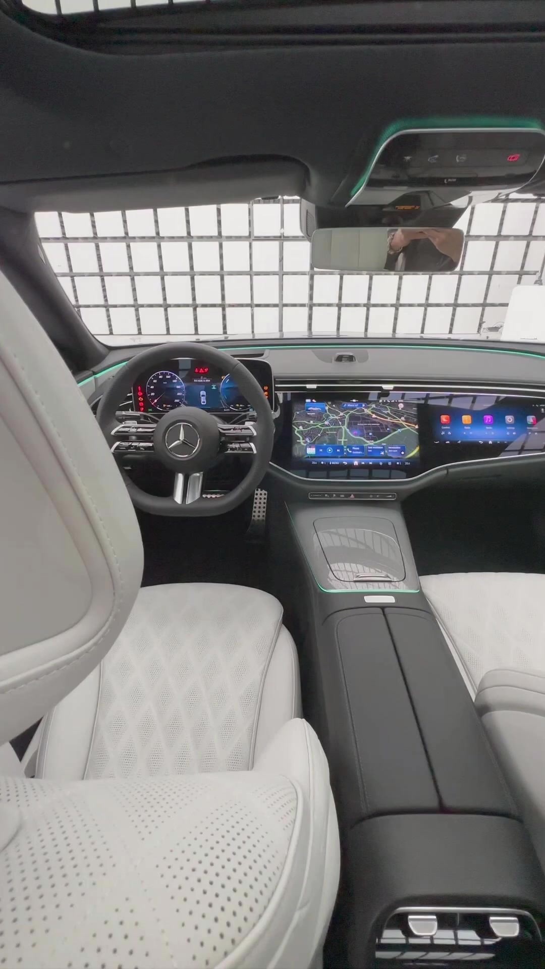 2024款奔驰e级轿车内饰女性化年轻化