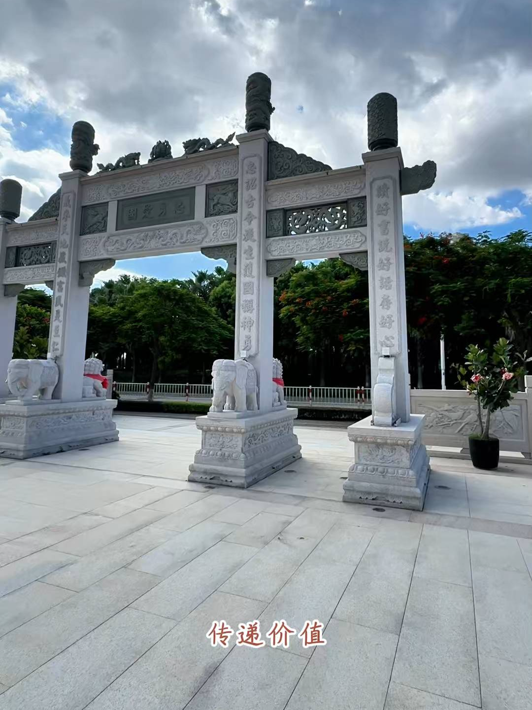 石雕牌坊牌楼 古建景区三门石牌坊