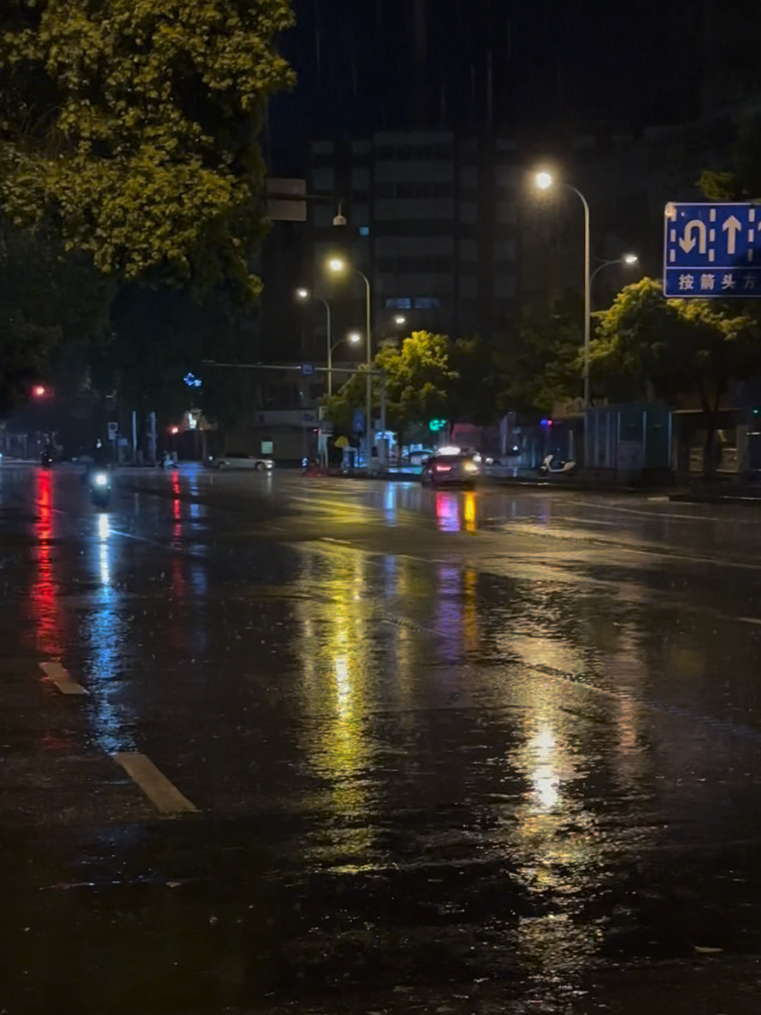 夜雨 街道车流雨 撑伞 下雨素材 emo时刻