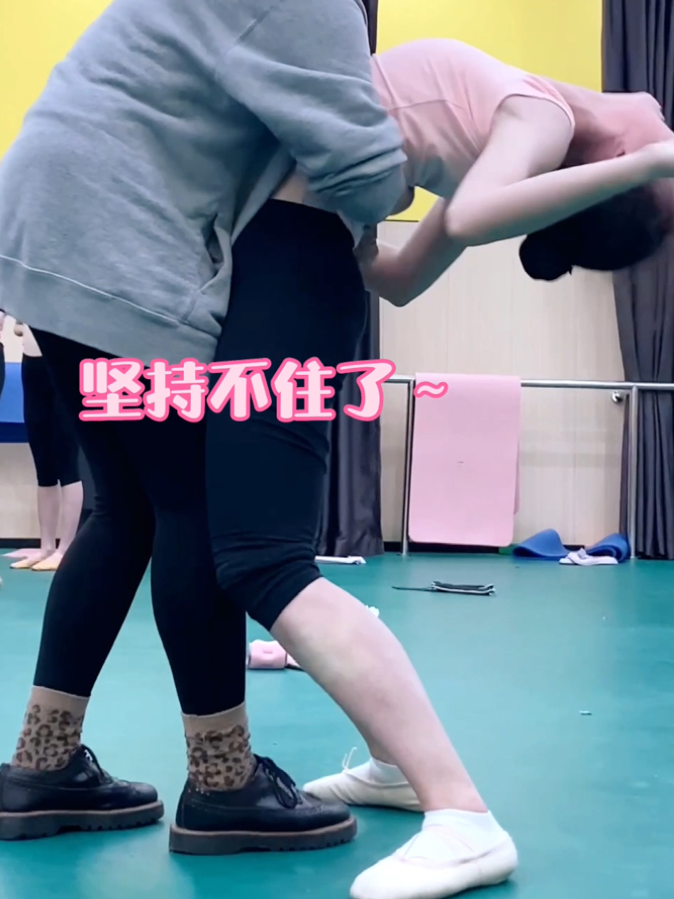 下腰太难了!来看艺考舞蹈生的魔鬼训练