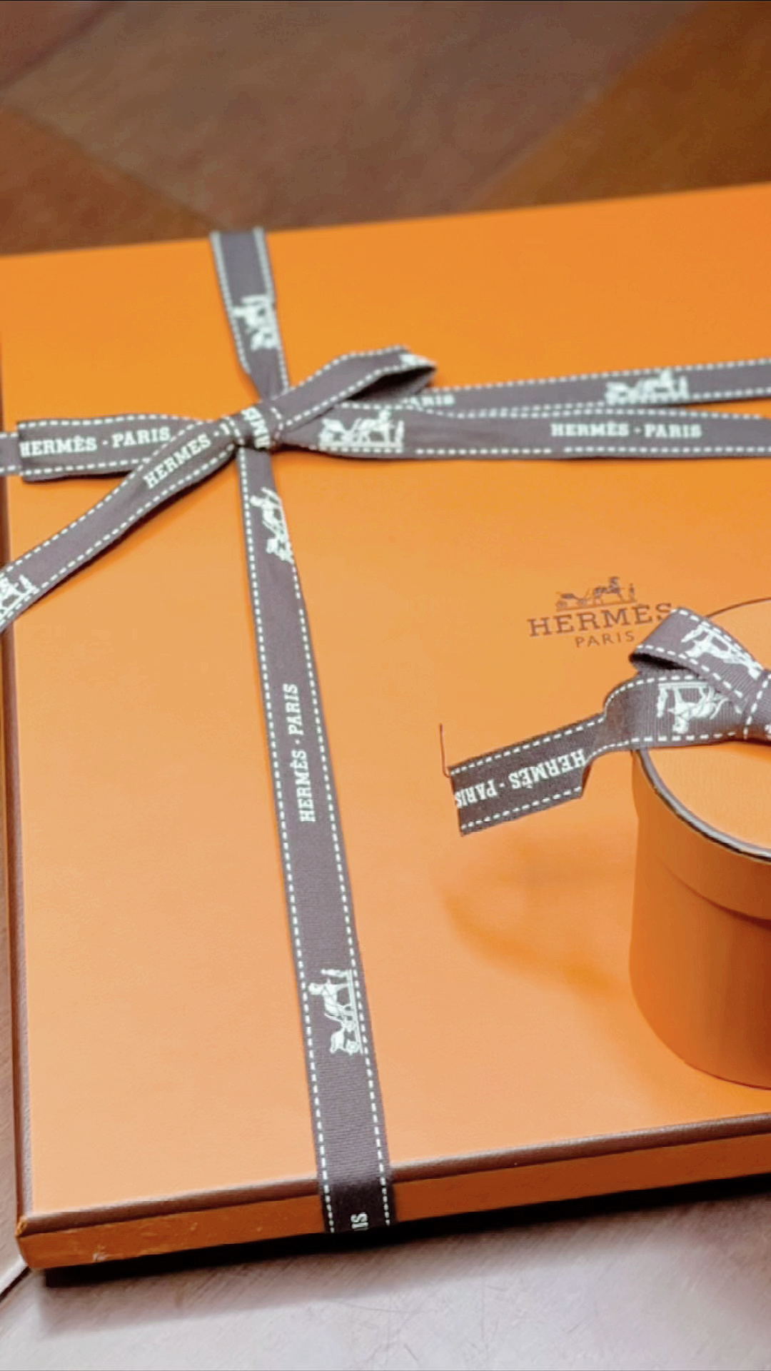 爱马仕礼盒打包|爱马仕蝴蝶结系法|十字结