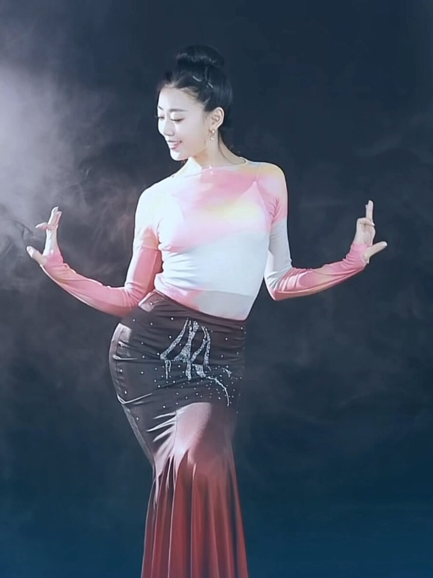 美丽的金孔雀傣族舞舞蹈 梓悦舞者国家一级演员鲤鱼美丽在金鳞孔