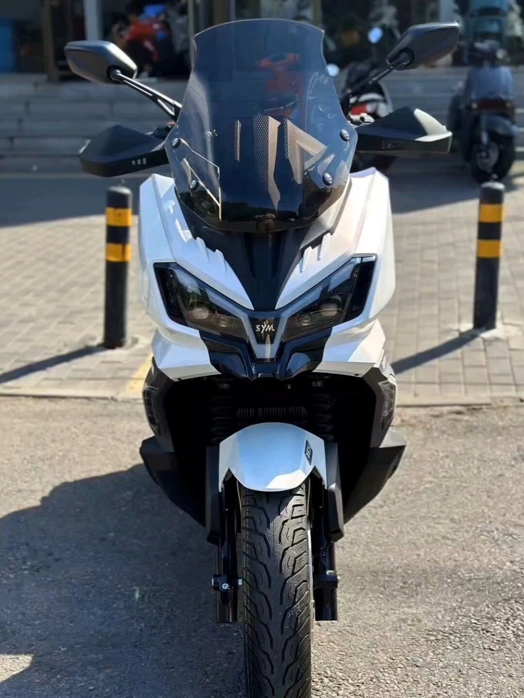 三阳adv踏板哈士奇300准备到 2台现车