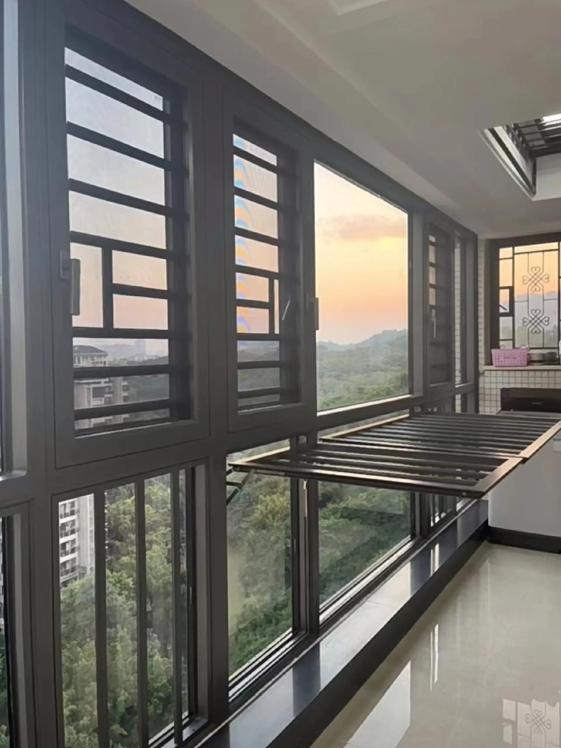 新款 断桥铝 门窗 带晾衣架 防护栏